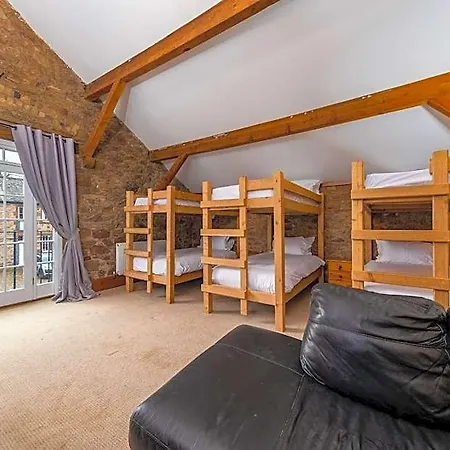 Muncaster Castle Coachman's Quarters 4*