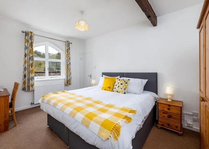 Muncaster Castle Coachman's Quarters 4*