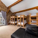 Πανσιόν Muncaster Castle Coachman's Quarters 4*