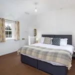 Πανσιόν Muncaster Castle Coachman's Quarters 4*